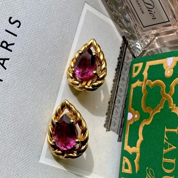 AUTHENTIC vintage Christian Dior gold tone pink crystal clip on earrings - Picture 2 of 16
